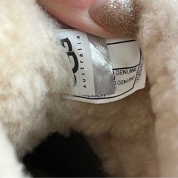 UGG Kids Butte II Waterproof Winter Boot 2 - Picture 7 of 7